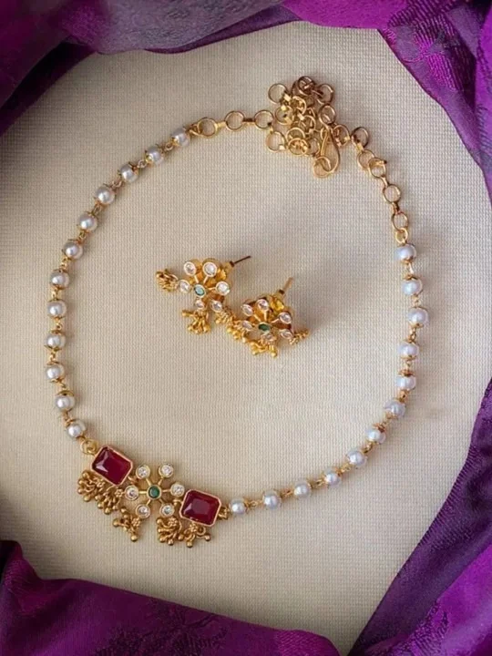 DIVASTRI Gold Plated Kundan-Studded &Pearl-Beaded Jewellery Set