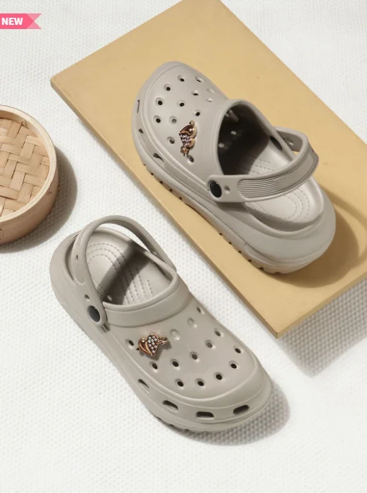 Mast & Harbour Women Rubber Clogs