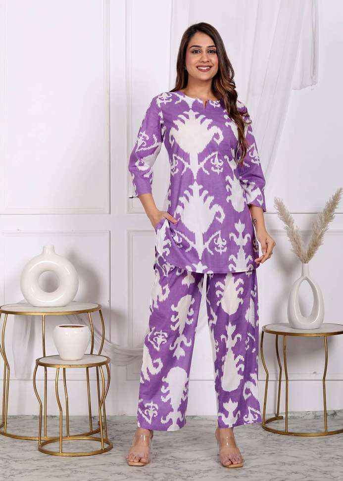 Women Kurta and Pant SetWomen Kurta and Pant Set